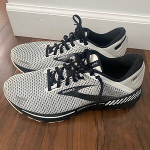 Brooks Adrenaline GTS Mens Black and White Sneakers